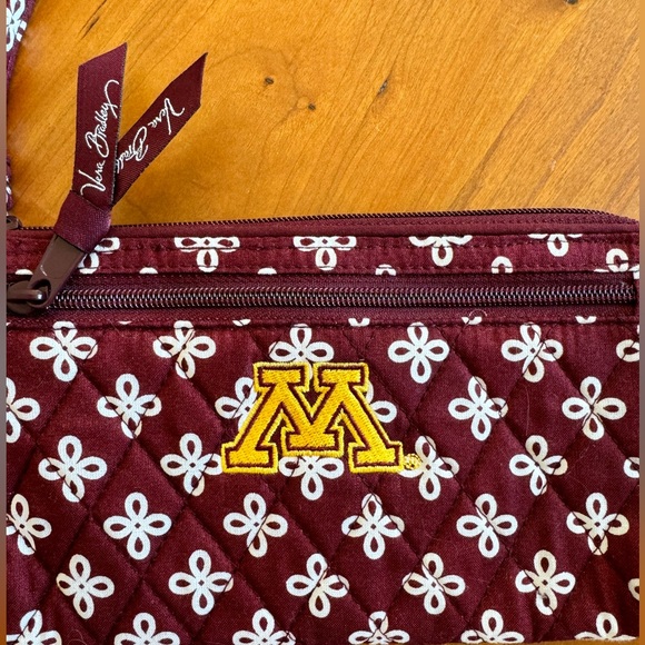 Vera Bradley University of Minnesota wristlet - Picture 4 of 5